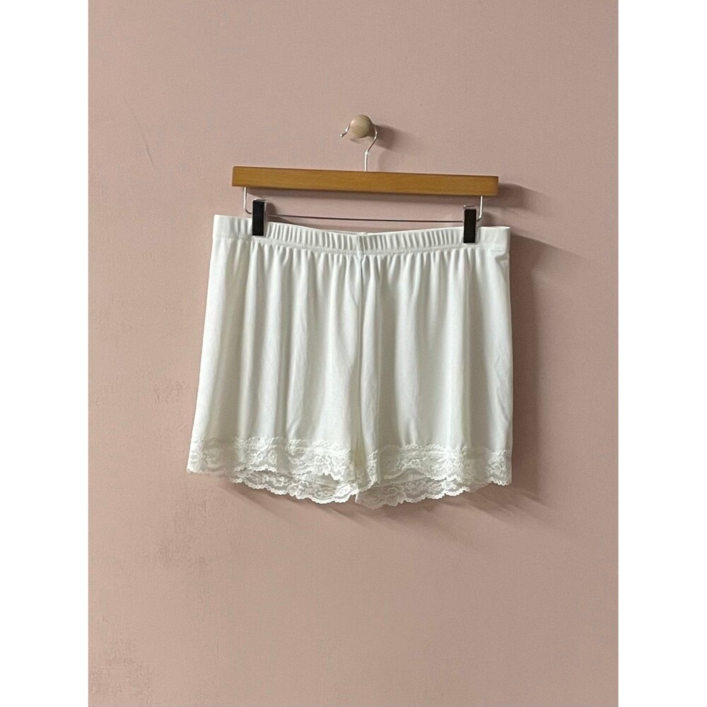 SHEIN Curve Cream/White Ribbed Lace Trimmed Shorts Size 1XL
